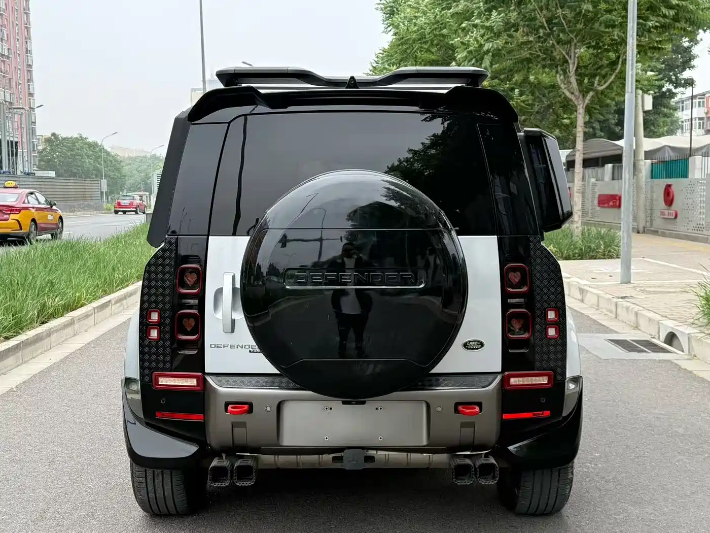 Land Rover Defender 2023 Model 110 3.0T P400 X-DYNAMIC HSE фото 5