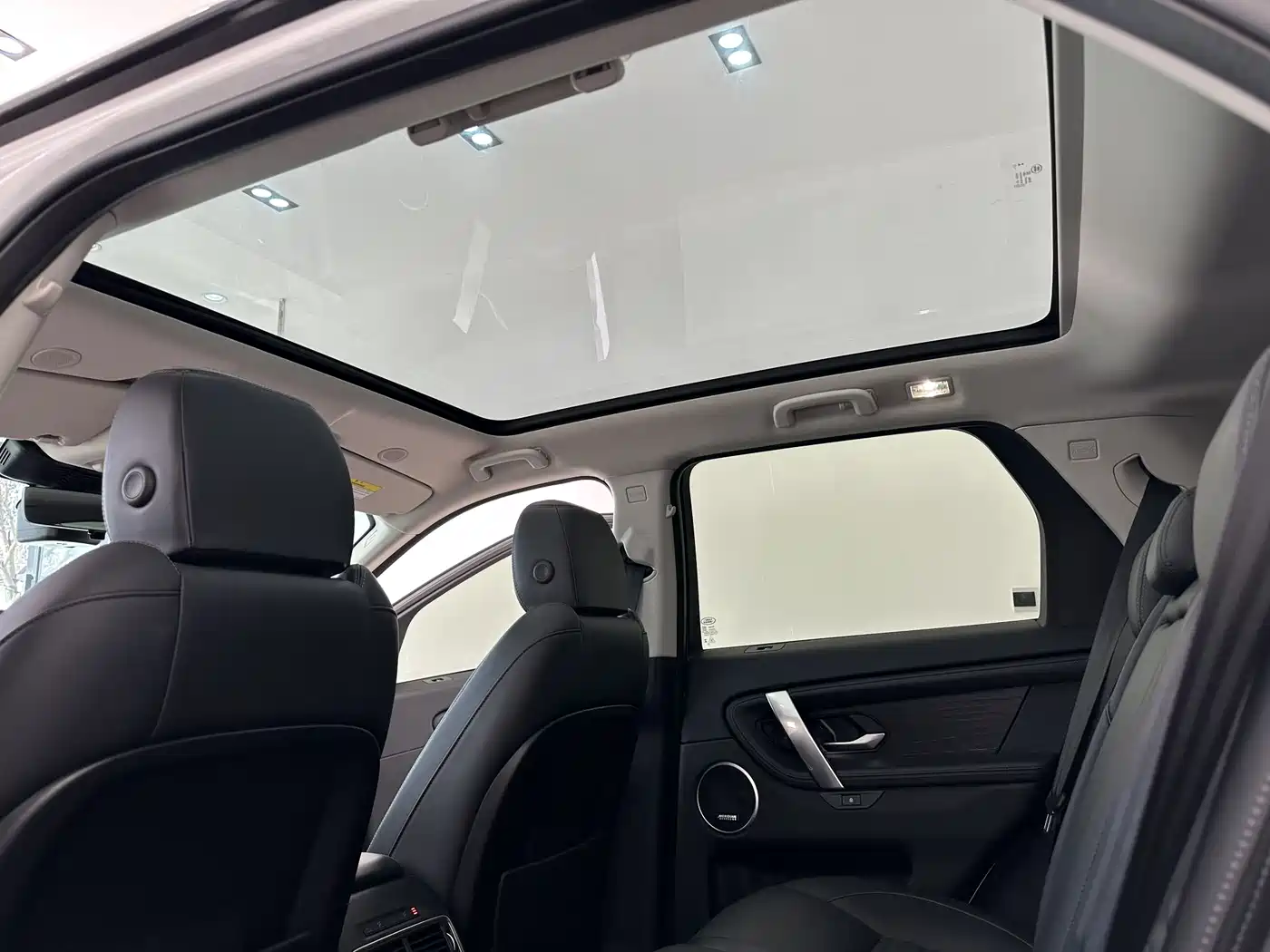 Land Rover Discovery Sport 2024 Luxury Custom Edition фото 18