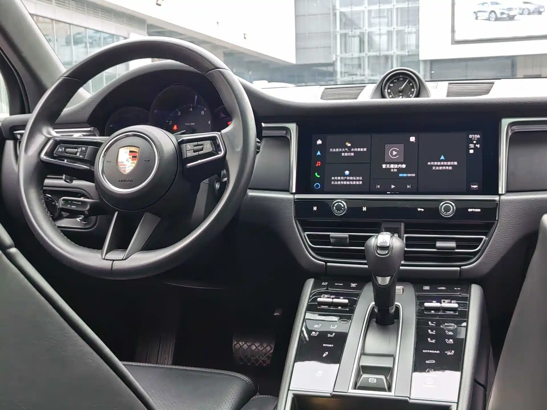 Photo 18 - Porsche Macan