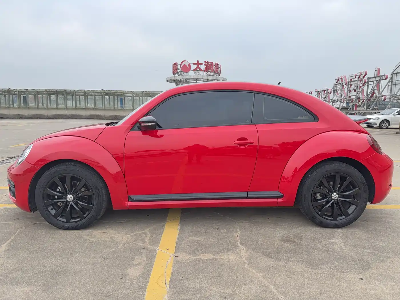 Volkswagen Beetle 2018 180TSI Obsidian Series Special Edition фото 7