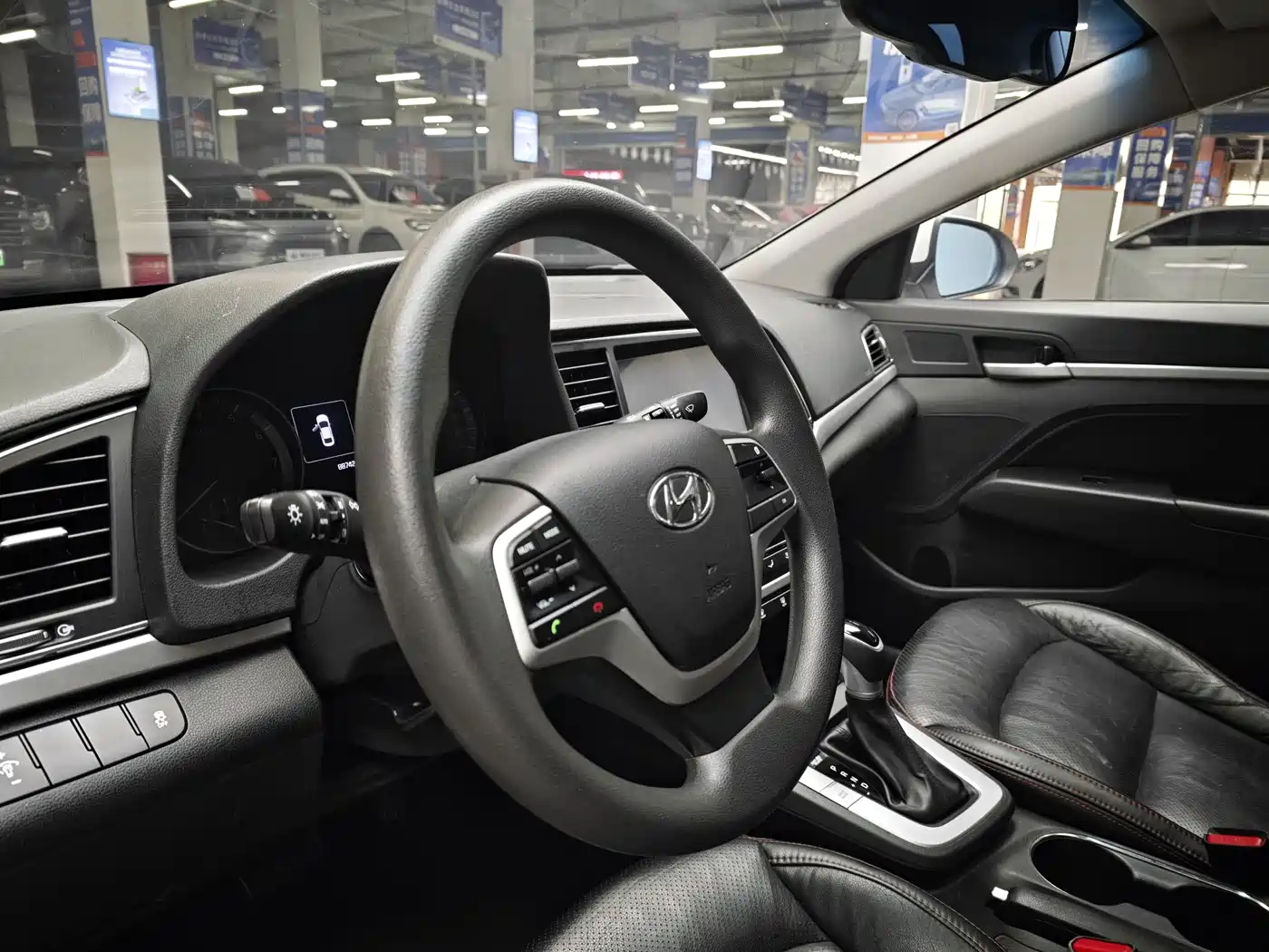 Hyundai Elantra 2016 Model 1.6L Automatic Smart Elite фото 8