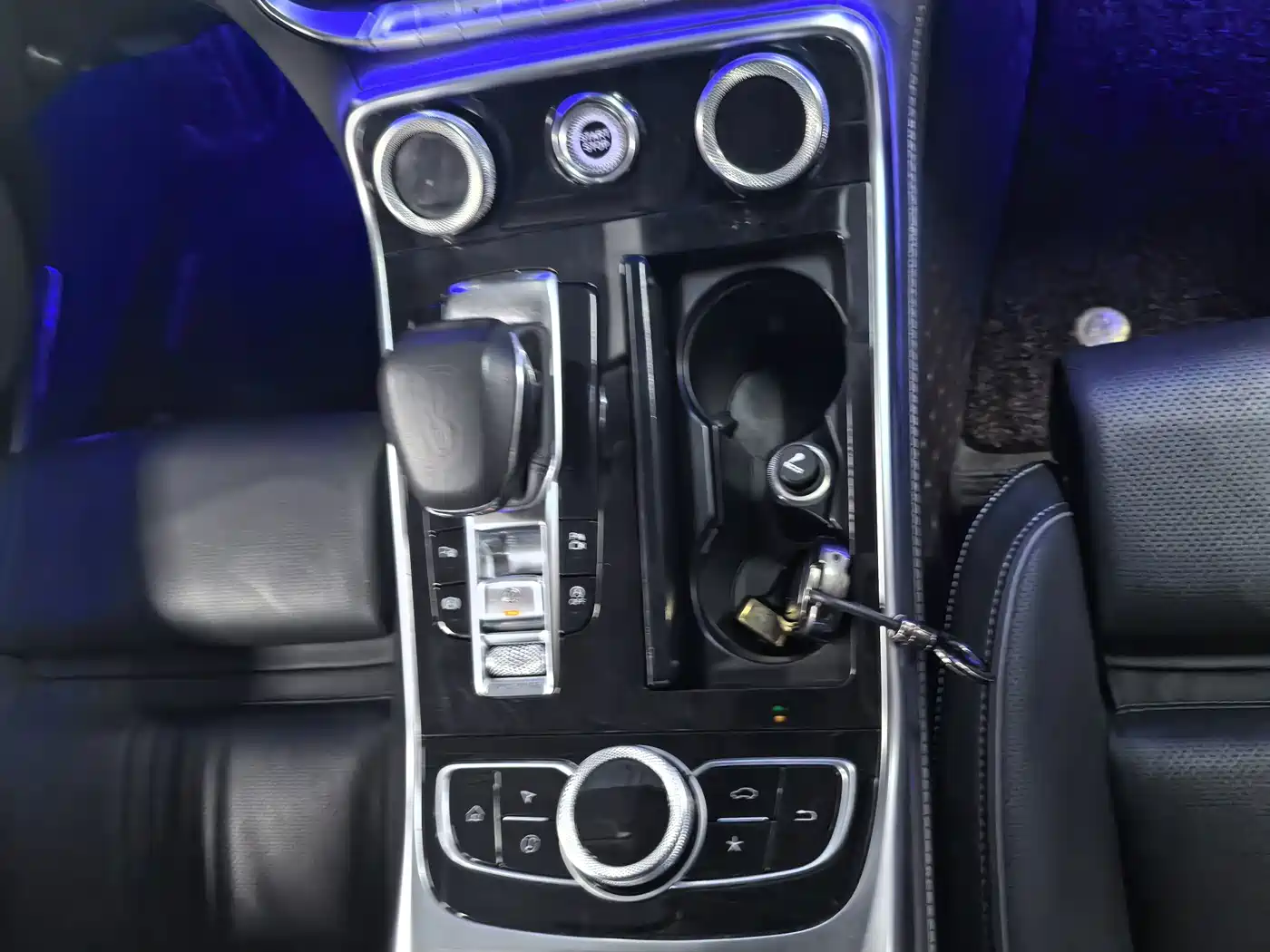 Фото 14 - Hongqi H9