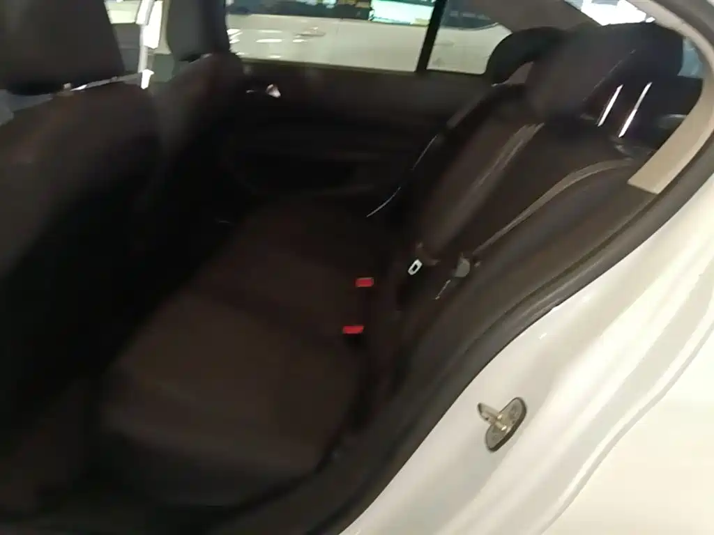 Peugeot 408 2016 1.6T Automatic Luxury Edition фото 17