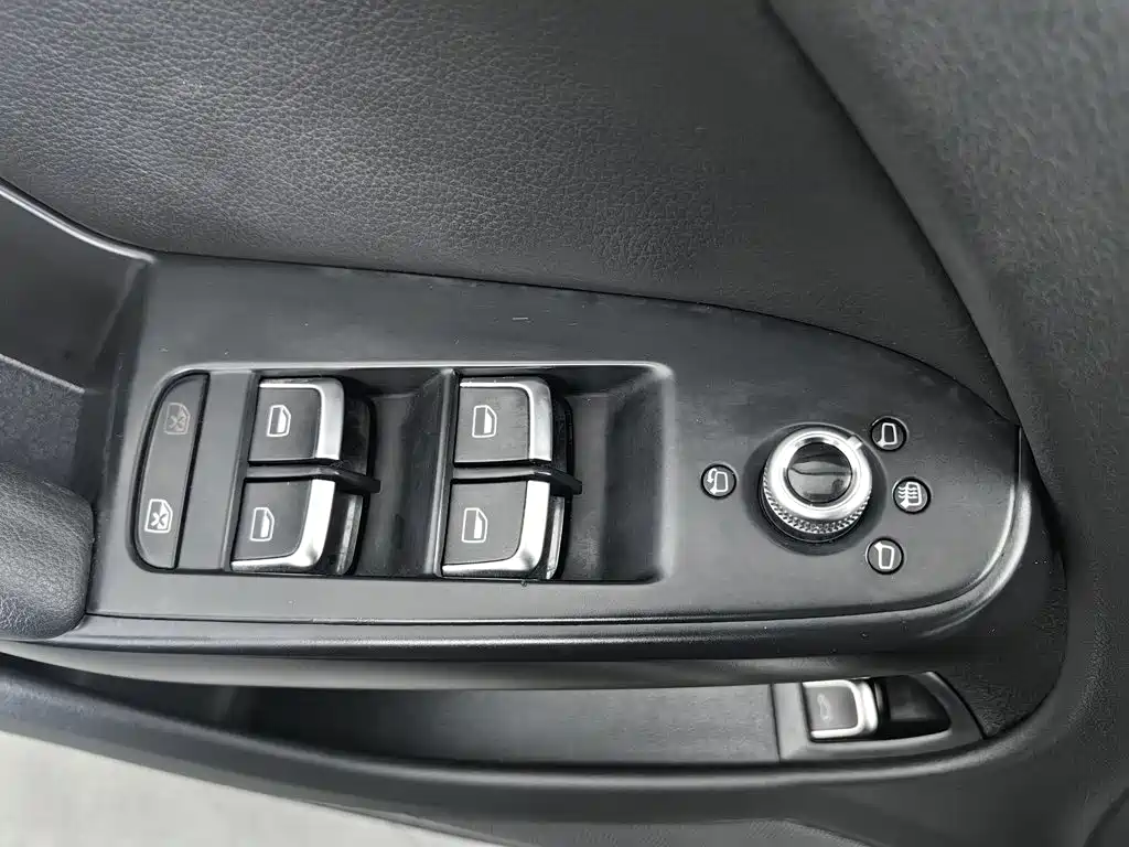 Фото 9 - Audi A4L