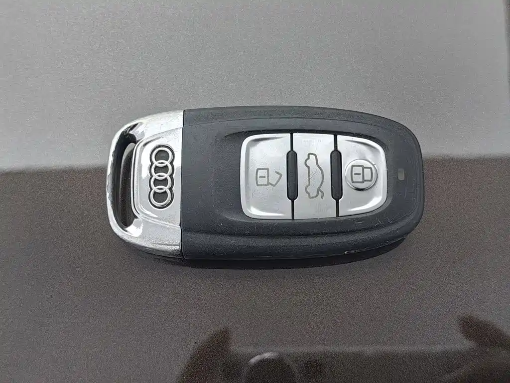 Фото 19 - Audi A4L