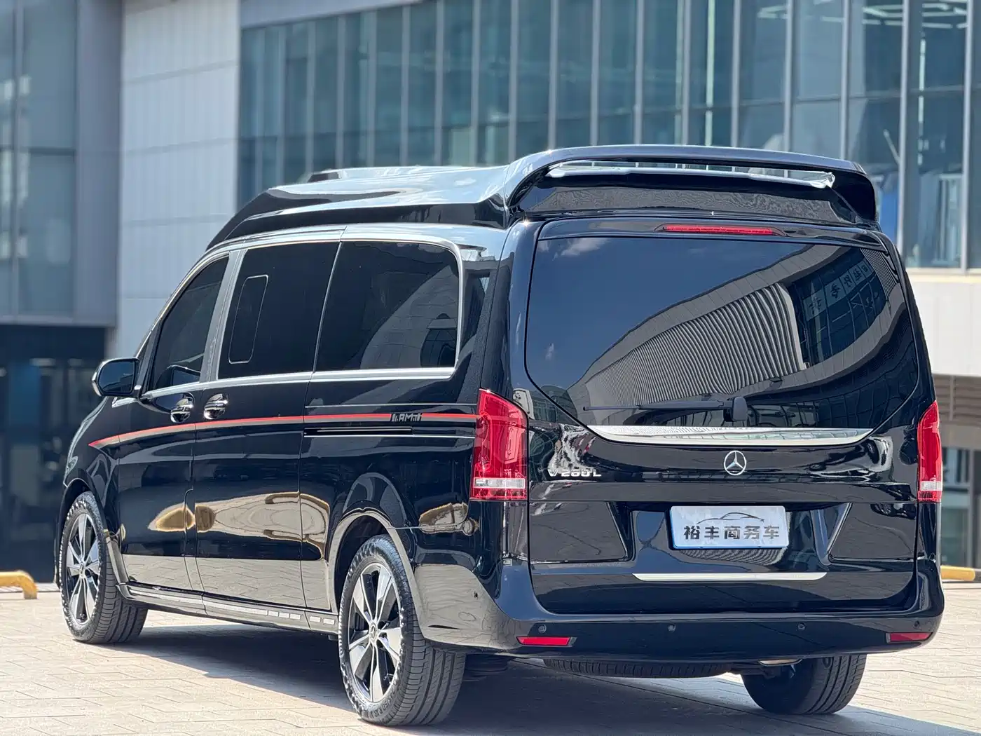 Mercedes-Benz V-Class 2022 V 260 L Long Wheelbase Luxury Edition фото 16