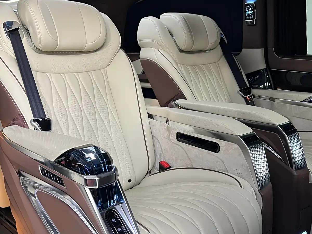 Mercedes-Benz V-Class 2024 V 300 L Long Wheelbase Luxury Edition фото 6