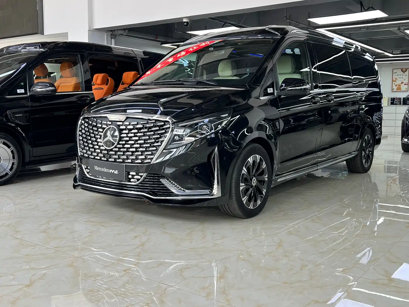 Mercedes-Benz V-Class 2024 V 300 L Long Wheelbase Luxury Edition фото 18