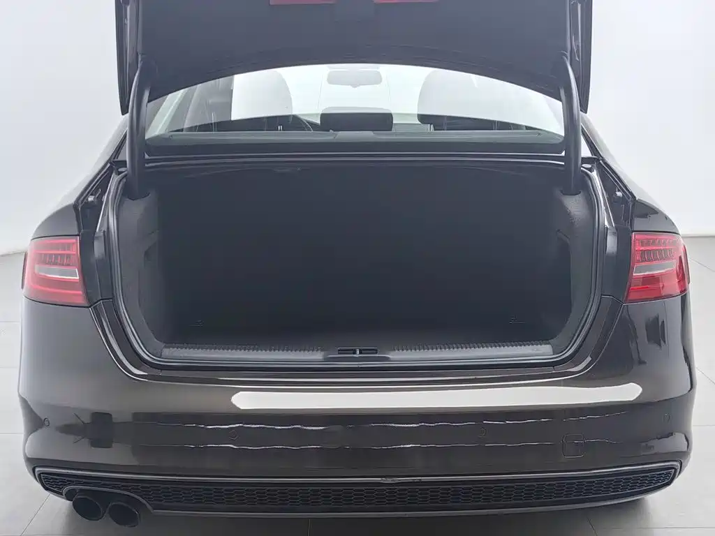 Фото 16 - Audi A4L