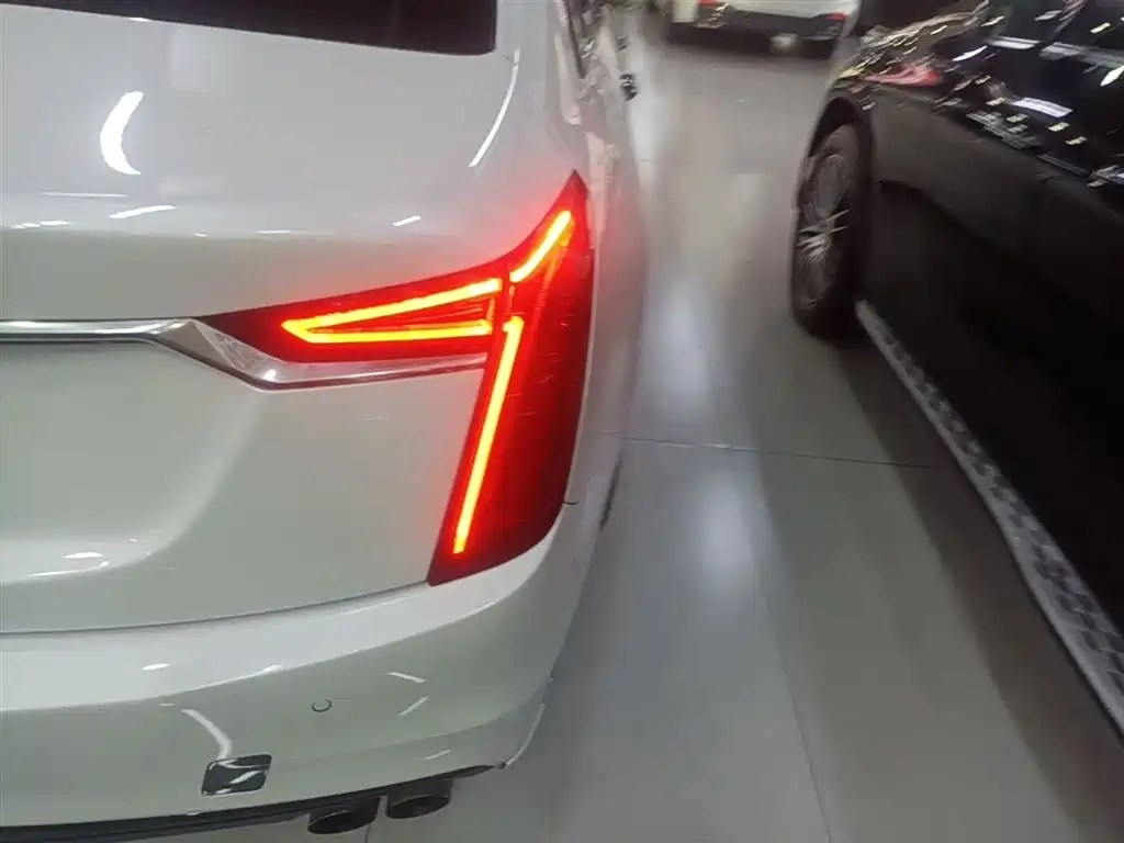 Cadillac CT6 2019 28T Leading Sport Model фото 8