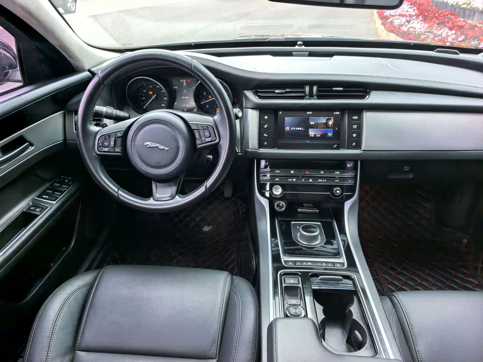 Фото 10 - Jaguar XFL