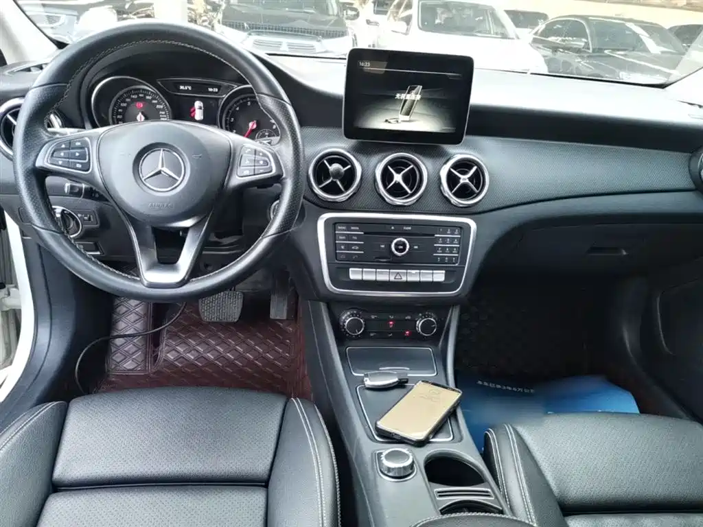 Mercedes-Benz GLA 2017 GLA 200 Dynamic фото 10