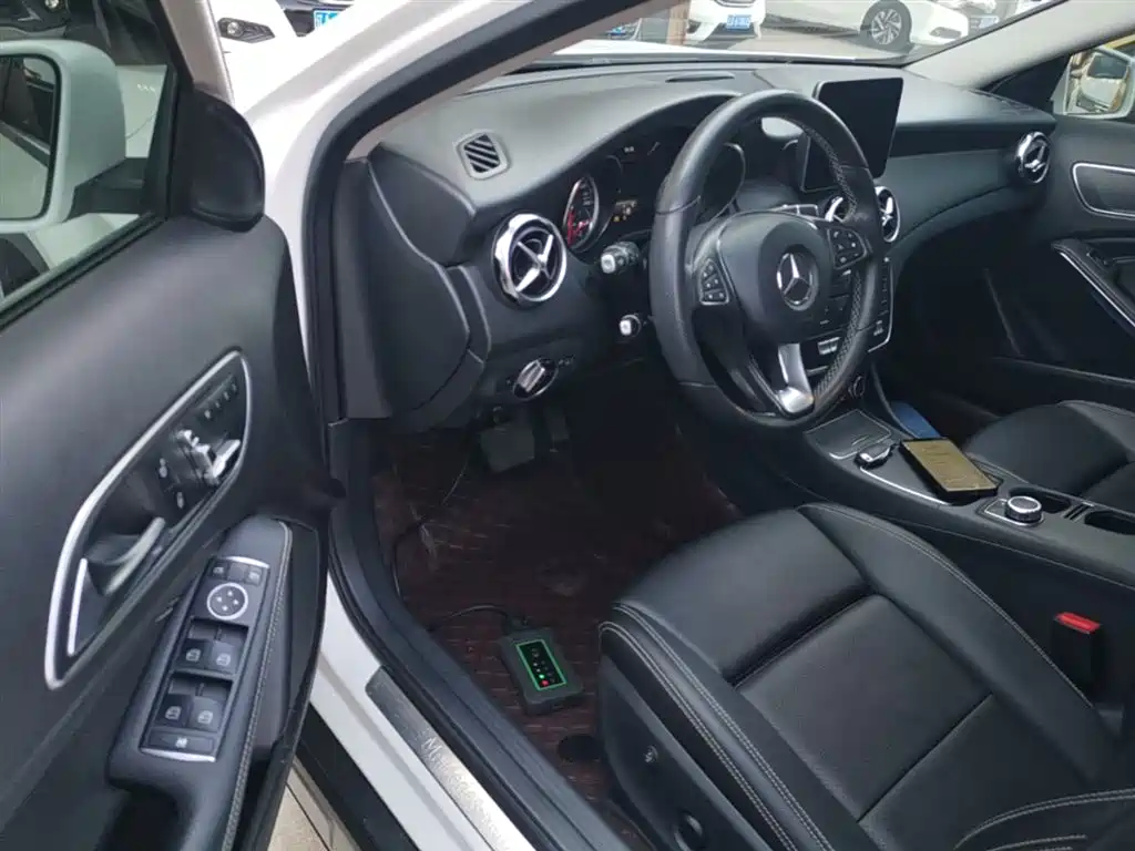 Mercedes-Benz GLA 2017 GLA 200 Dynamic фото 16