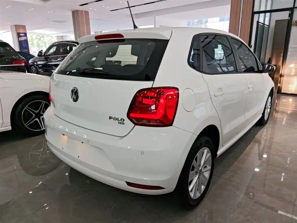Volkswagen Polo 2016 1.6L Automatic Comfort фото 8
