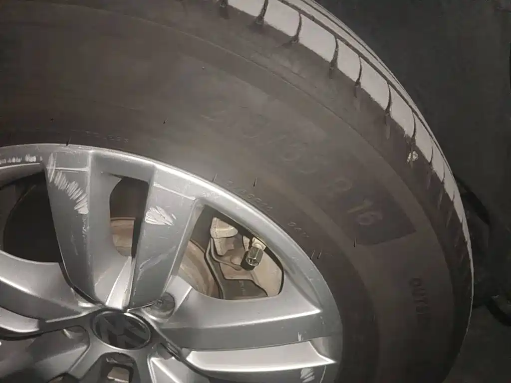 صورة 7 - Volkswagen Tiguan