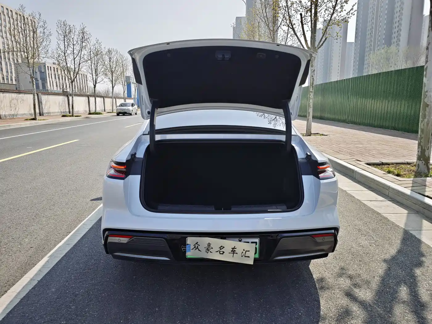 GEELY GALAXY GALAXY E8