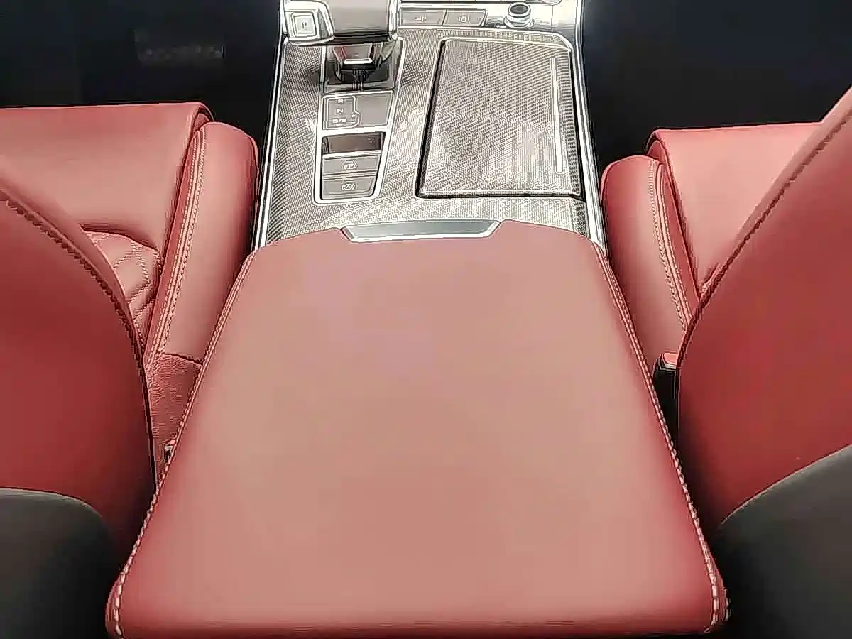 Фото 10 - Audi A7L