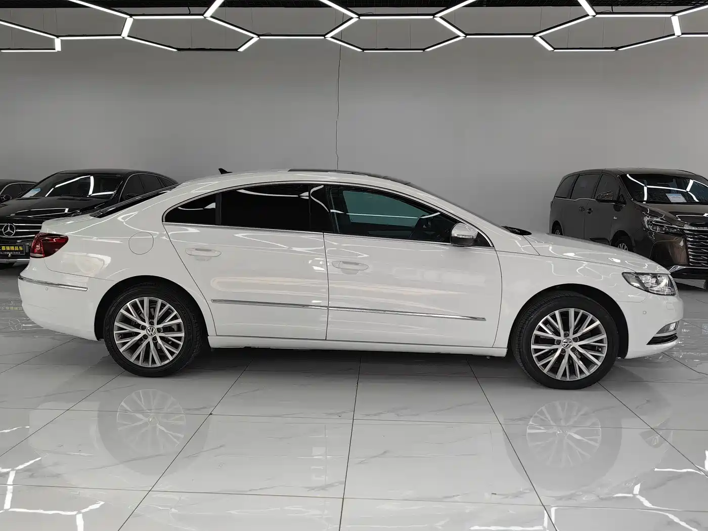 Volkswagen FAW-Volkswagen CC 2018 2.0TSI Luxury фото 4