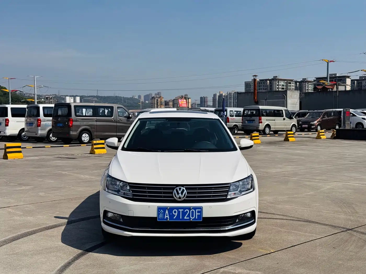 صورة 2 - Volkswagen Lavida