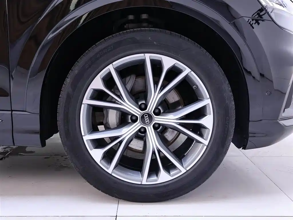 Audi Q8 2023 55 TFSI Luxury Sport фото 6