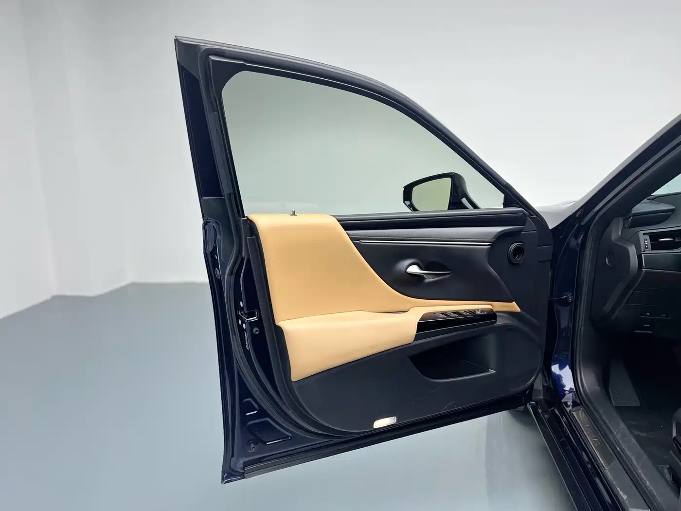 Lexus ES 2022 200 Excellence Edition фото 18