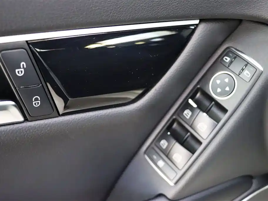 Mercedes-Benz C-Class 2011 C 180K Classic фото 13