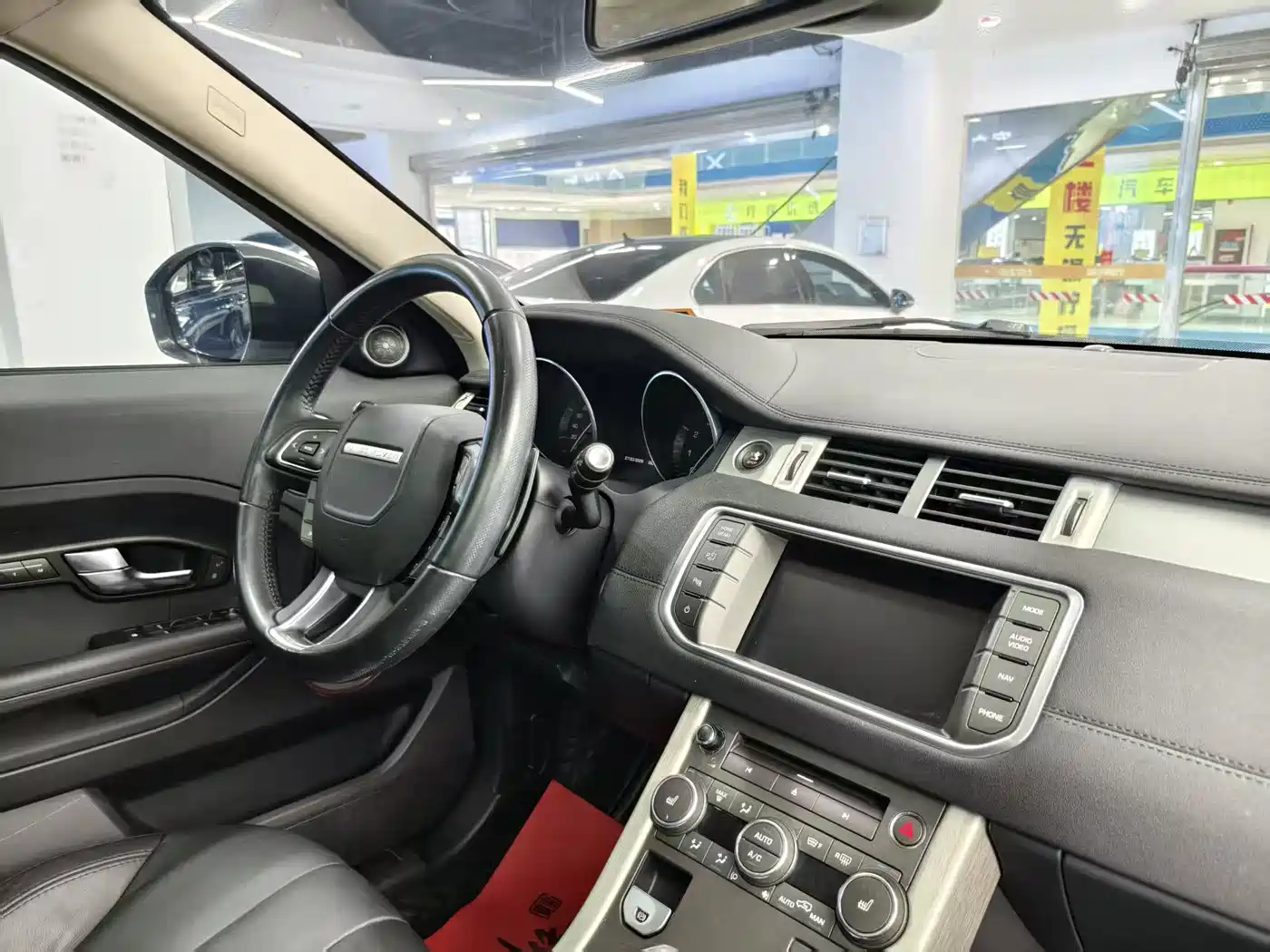 Land Rover Range Rover Evoque (Import) 2014 2.0T 5-door Brilliance фото 15