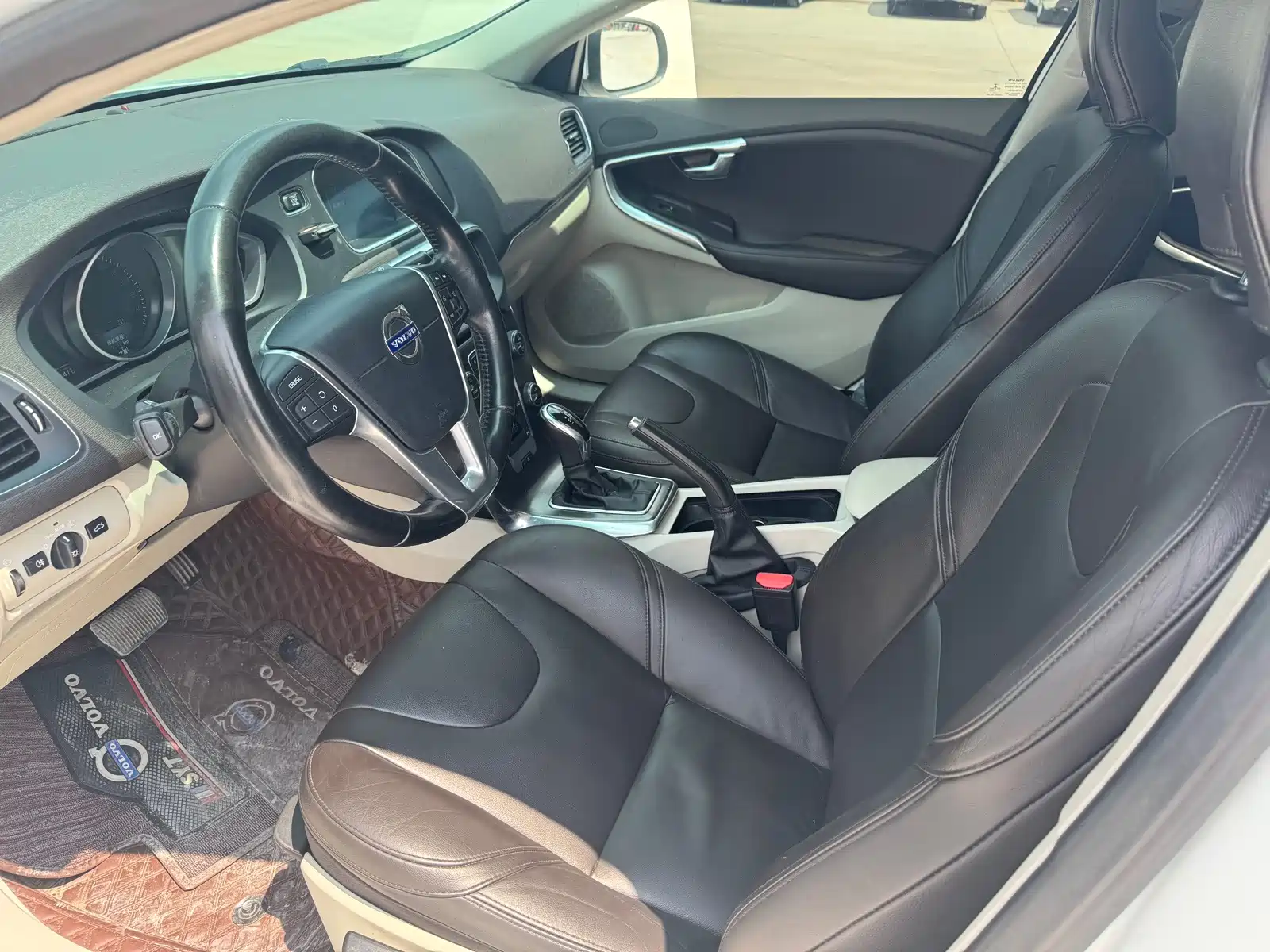 Фото 9 - Volvo V40