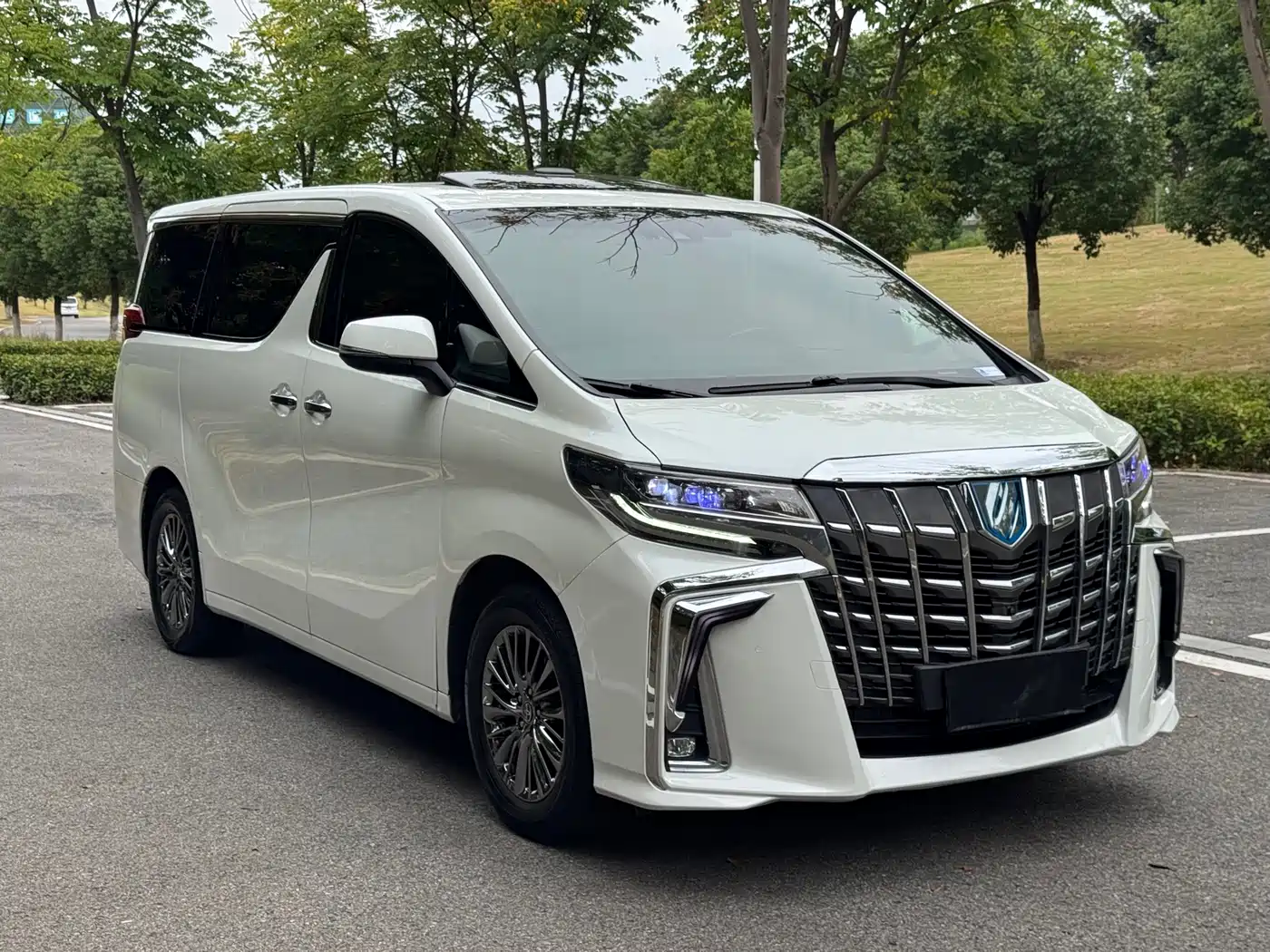 Toyota Vellfire 2021 2020 Twin Engine 2.5L HV Premium Edition