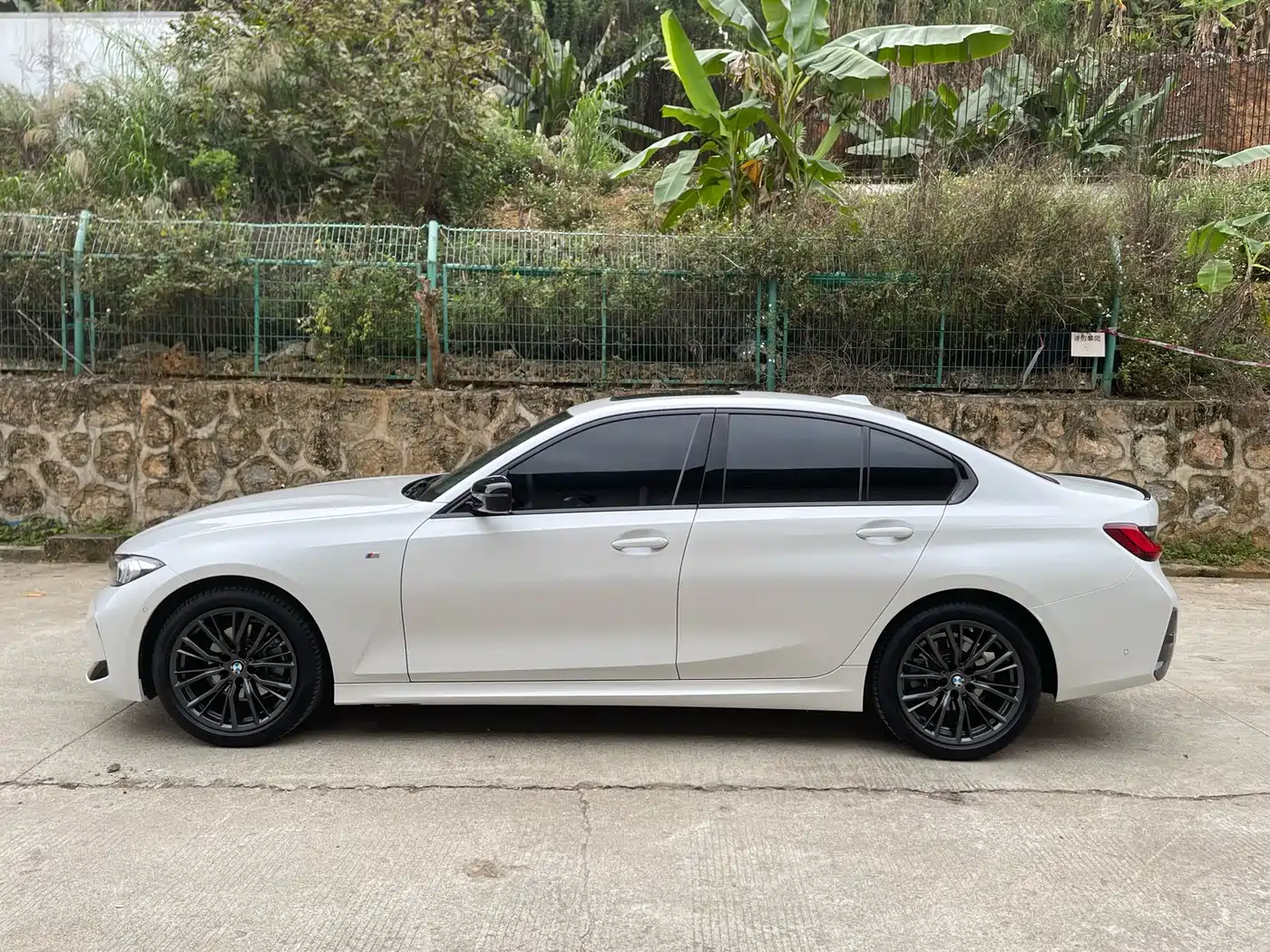 BMW 3 Series 2024 325i M Sport Shadowline Package фото 3