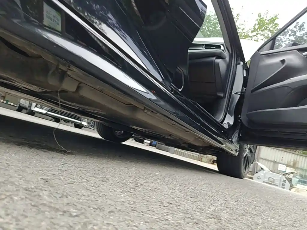 Фото 21 - Toyota Camry