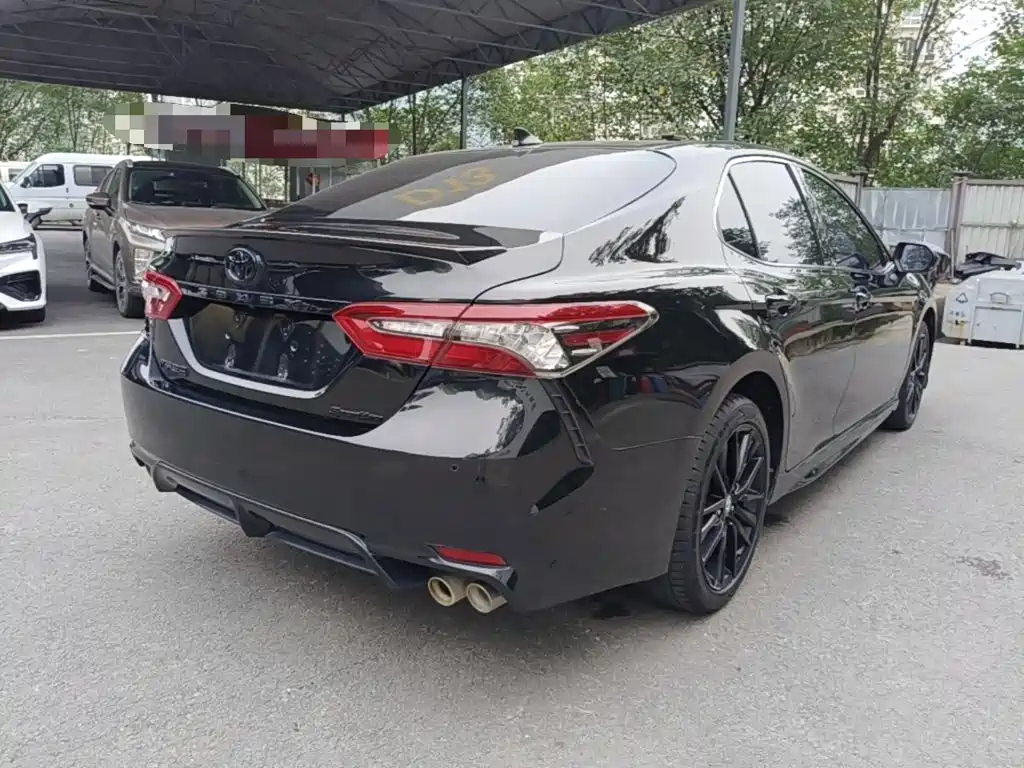 Фото 7 - Toyota Camry