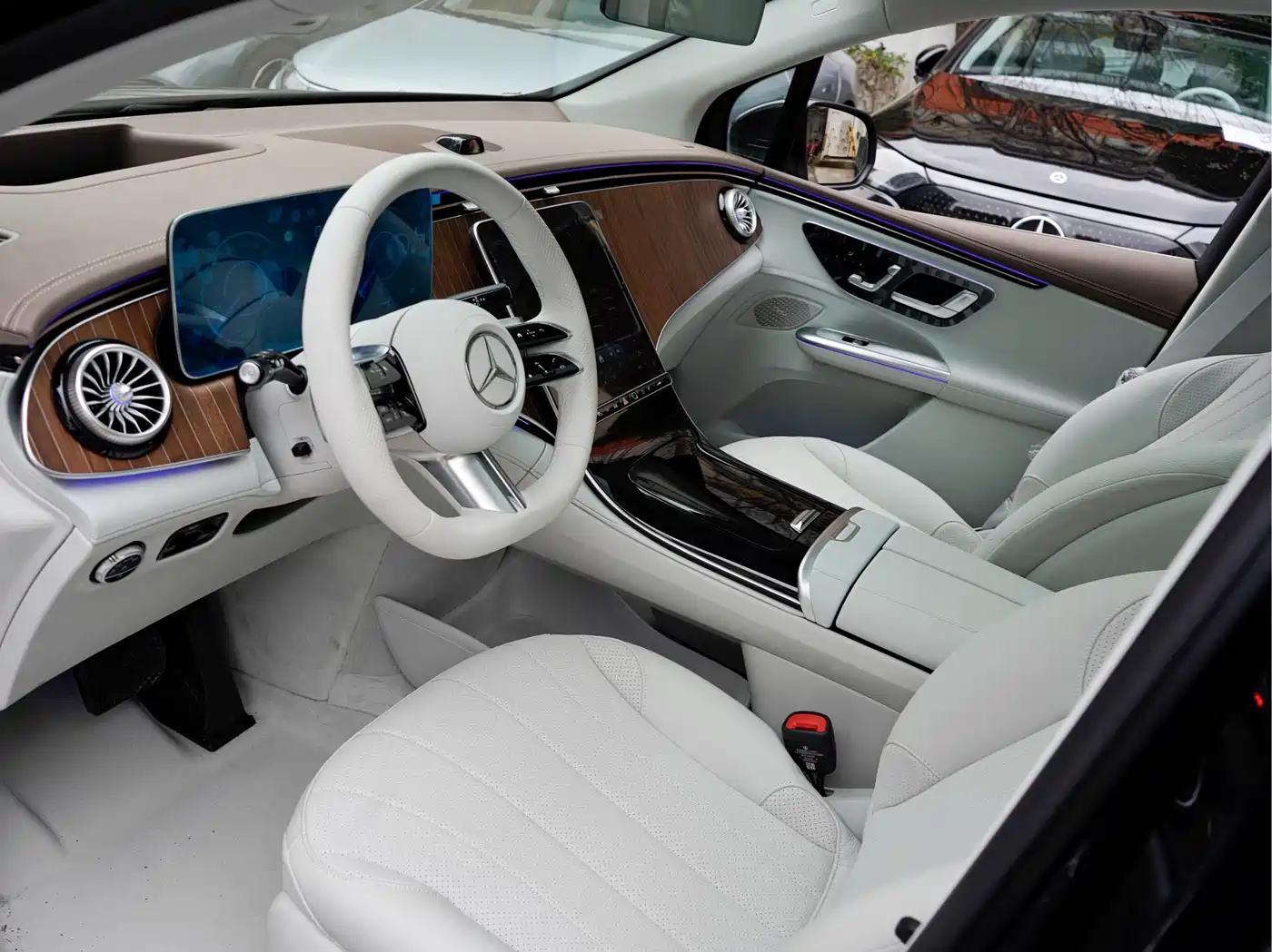 MERCEDES-BENZ EQE SUV