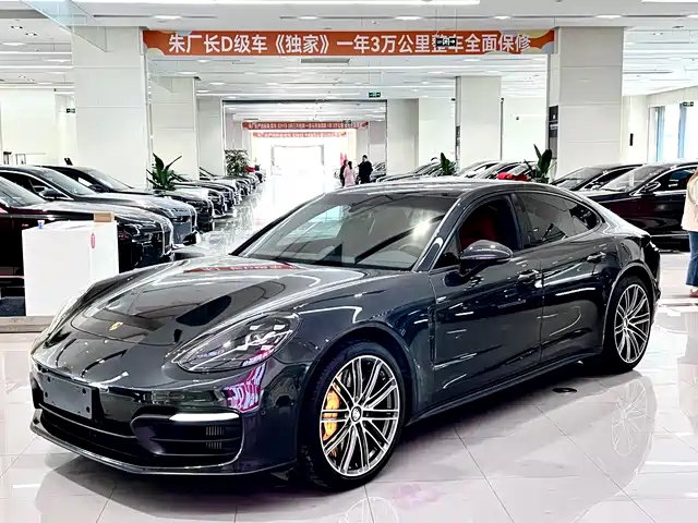 PORSCHE PANAMERA