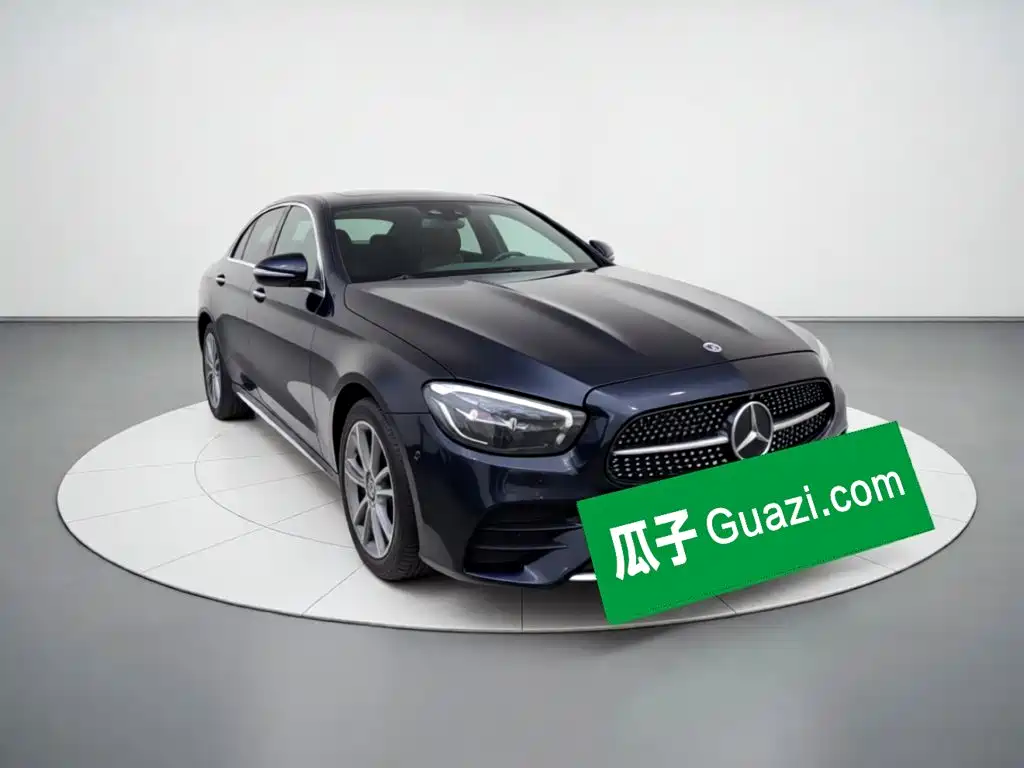Фото 3 - Mercedes-Benz E-Class