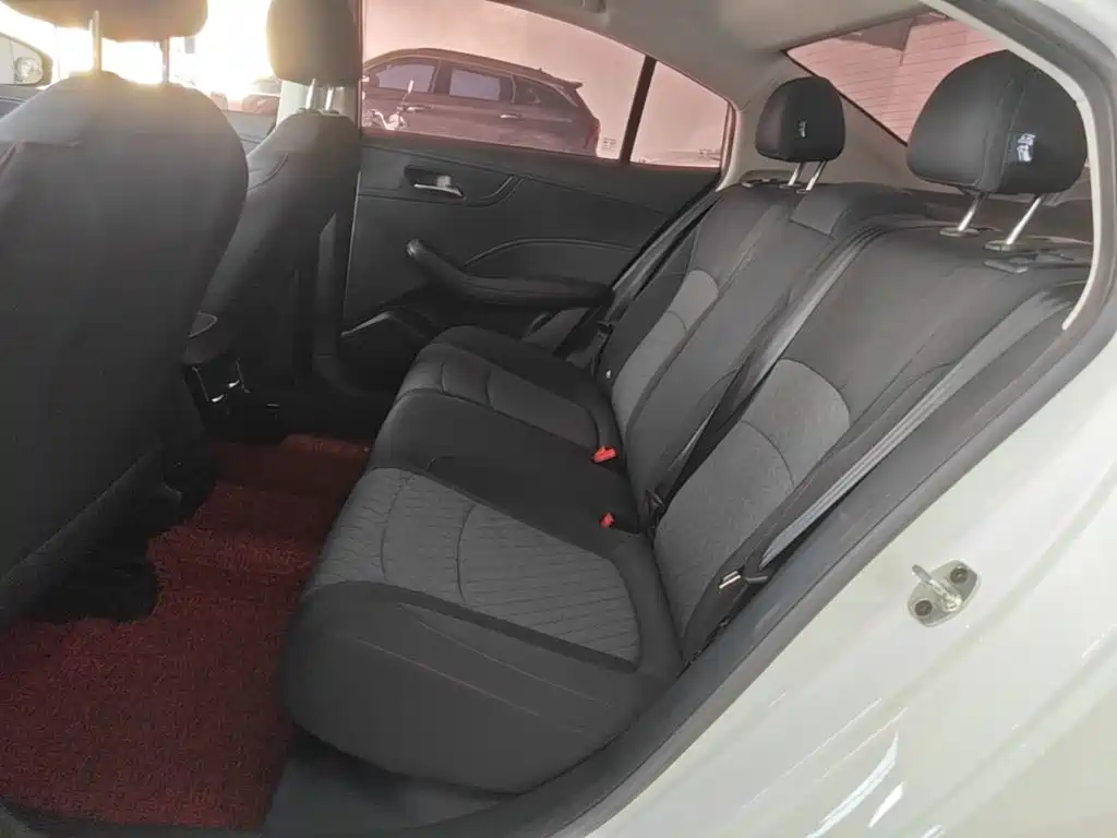 Photo 17 - Roewe i5