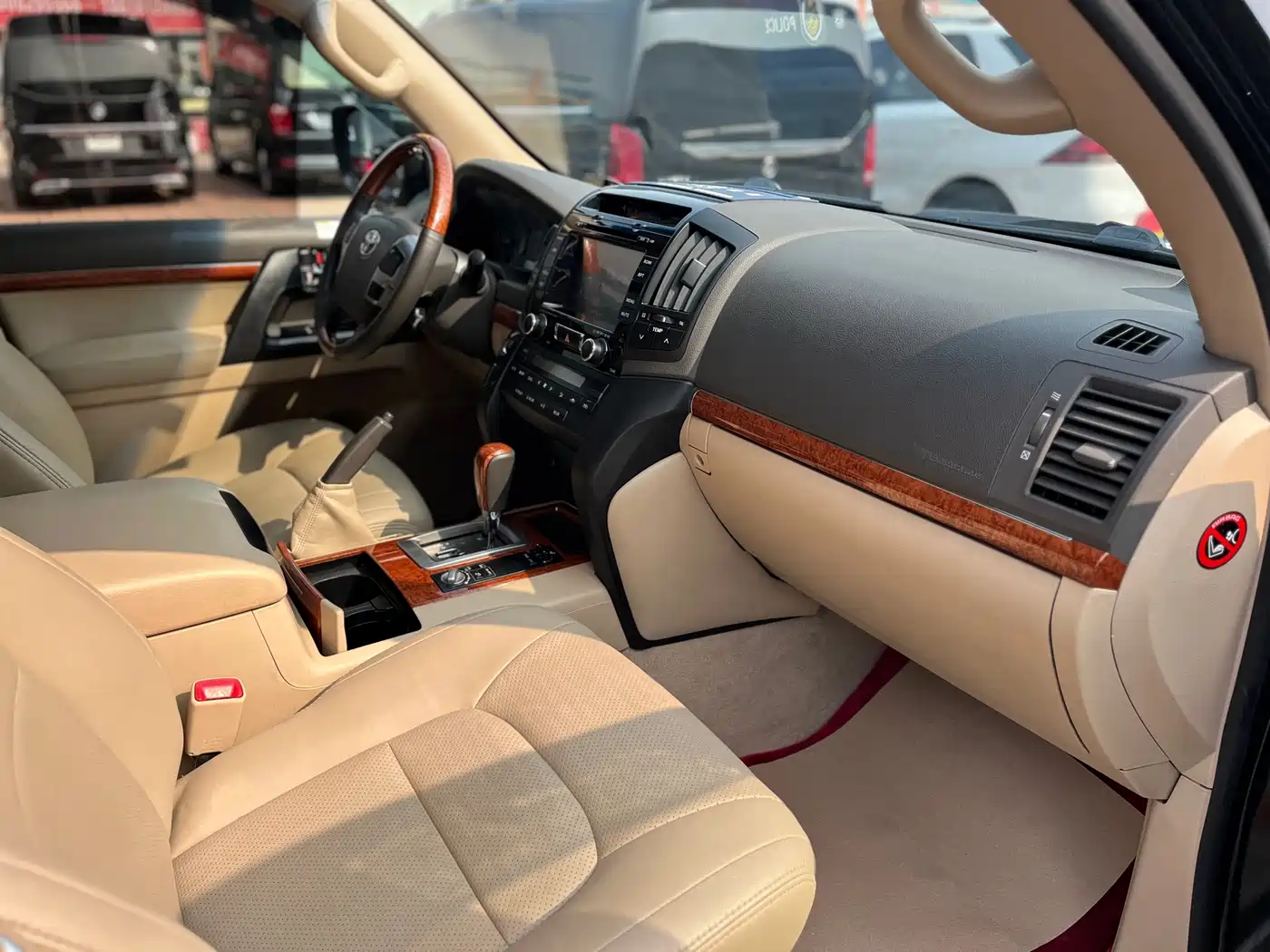 Toyota Land Cruiser (Import) 2015 4.0L V6 Middle East Limited Edition фото 28