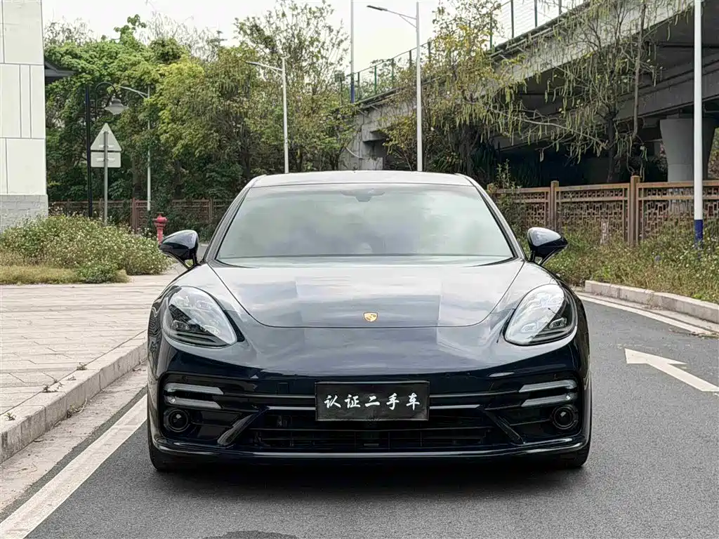 صورة 1 - Porsche Panamera