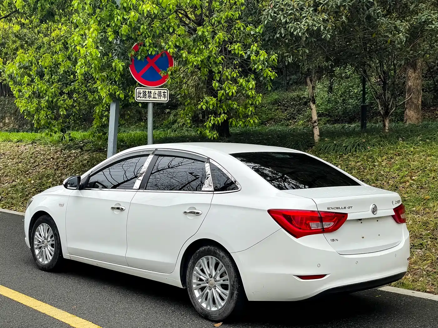 Buick Excelle 2016 Model 15N Automatic Luxury фото 3