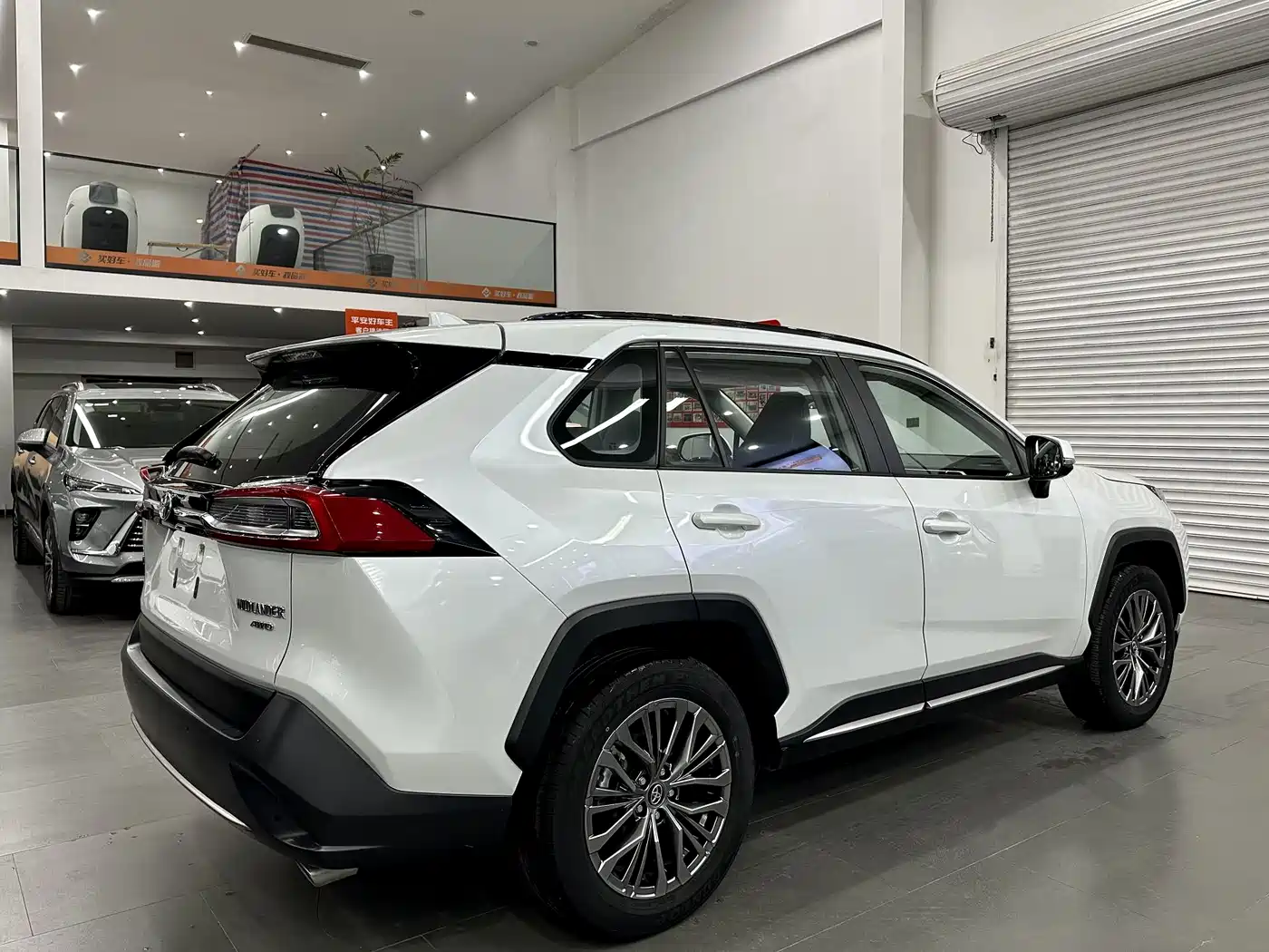 Toyota Wildlander 2023 2.0L CVT AWD Luxury PLUS фото 5
