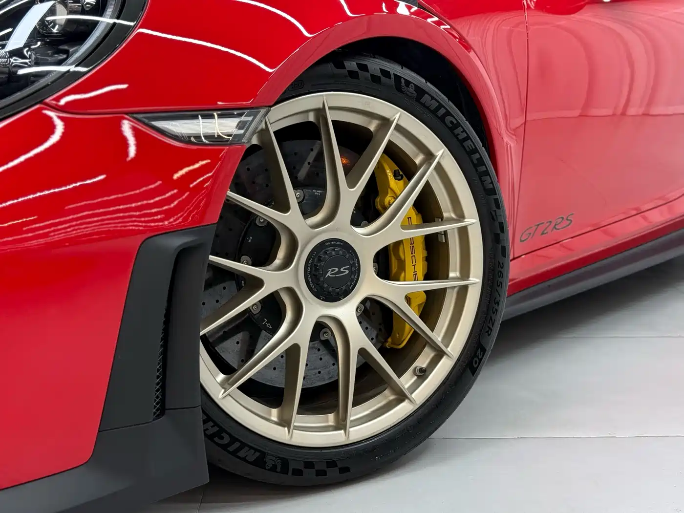 Porsche 911 2018 GT2 RS 3.8T фото 7