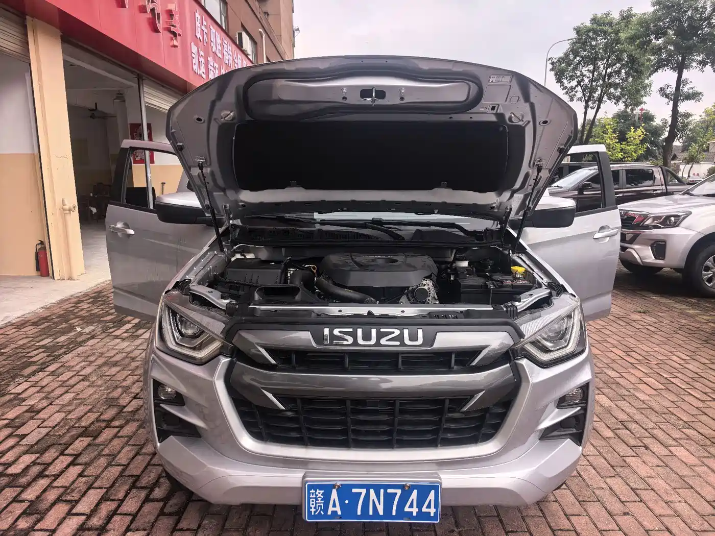 Isuzu Lingtuo 2026 2023 2.5T Automatic 2WD Diesel Navigation Long Chassis