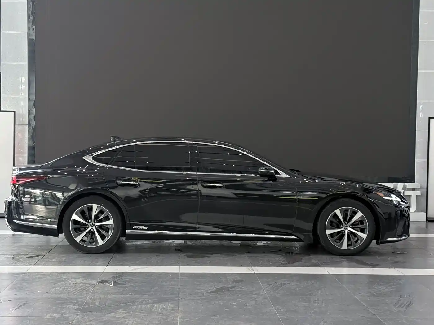 2022 Lexus LS