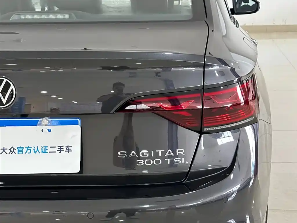 Photo 16 - Volkswagen Sagitar