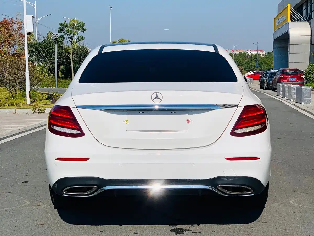 Фото 6 - Mercedes-Benz E-Class