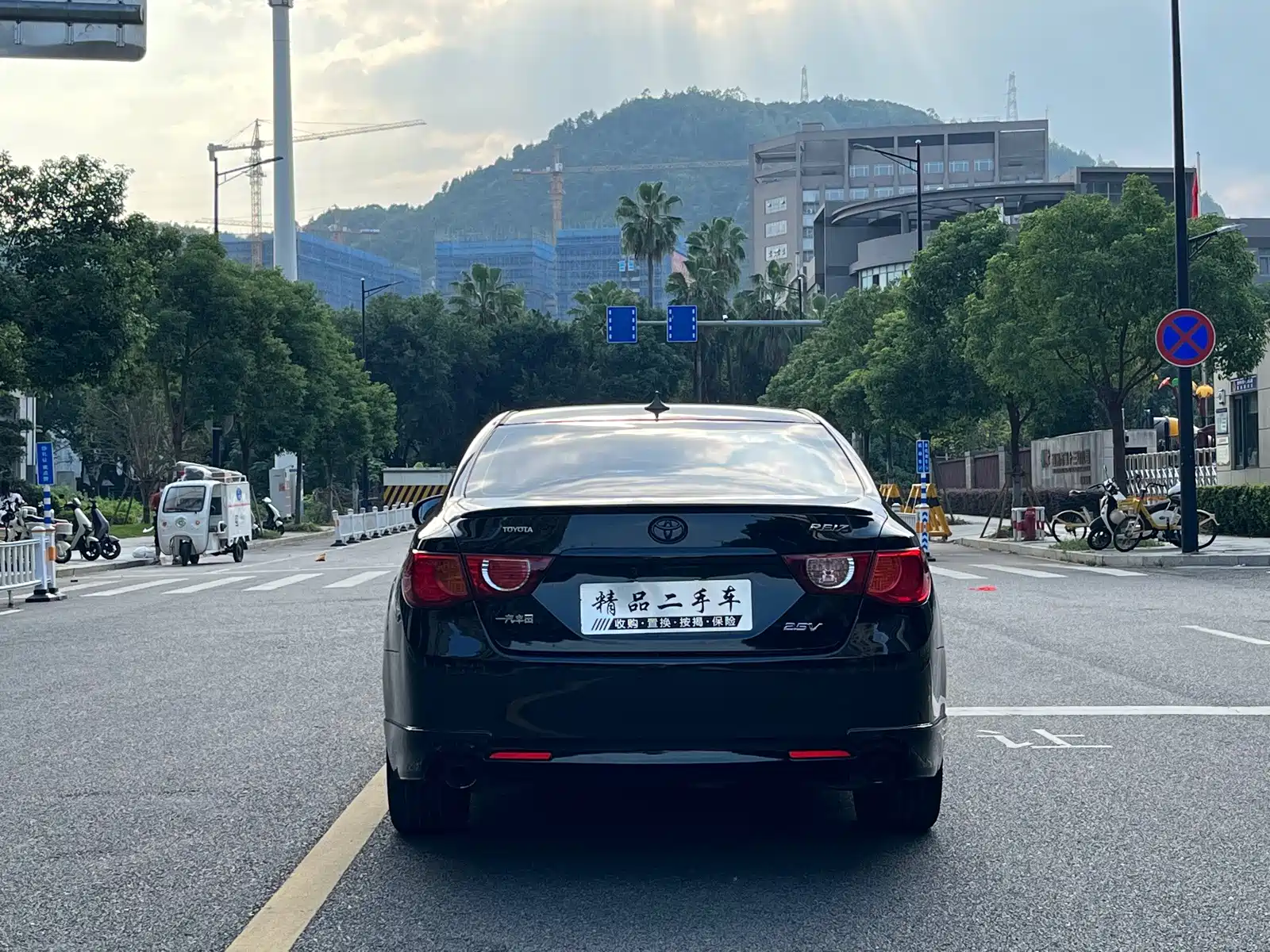 Фото 6 - Toyota Reiz