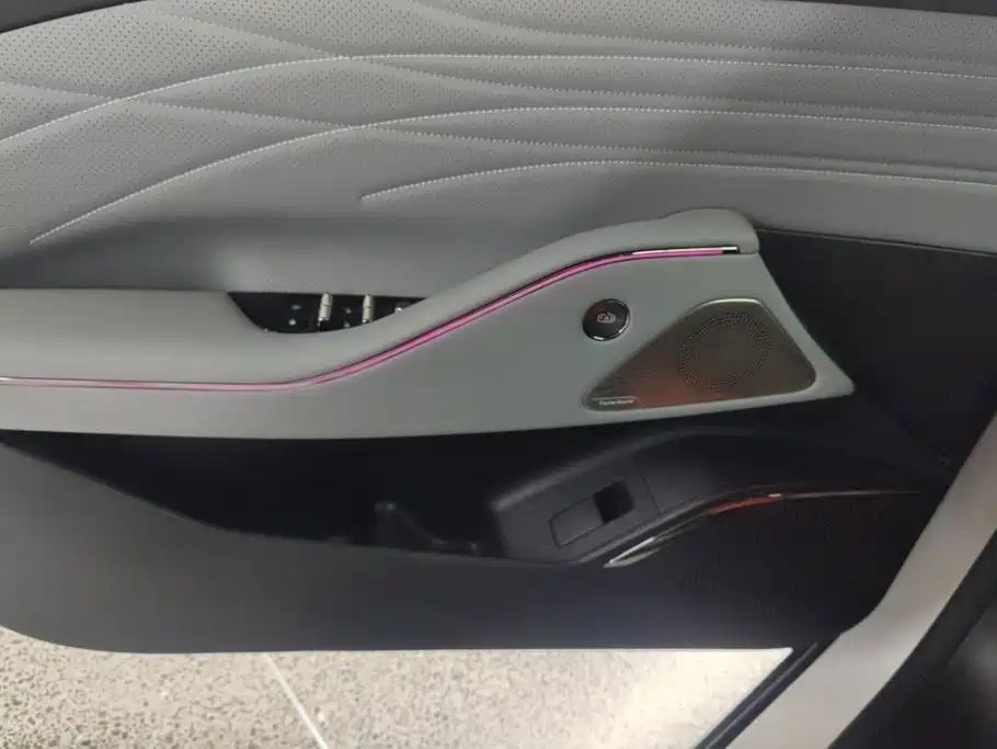 Geely Galaxy Galaxy E8 2025 2025 575km Exploration Smart Drive Edition
