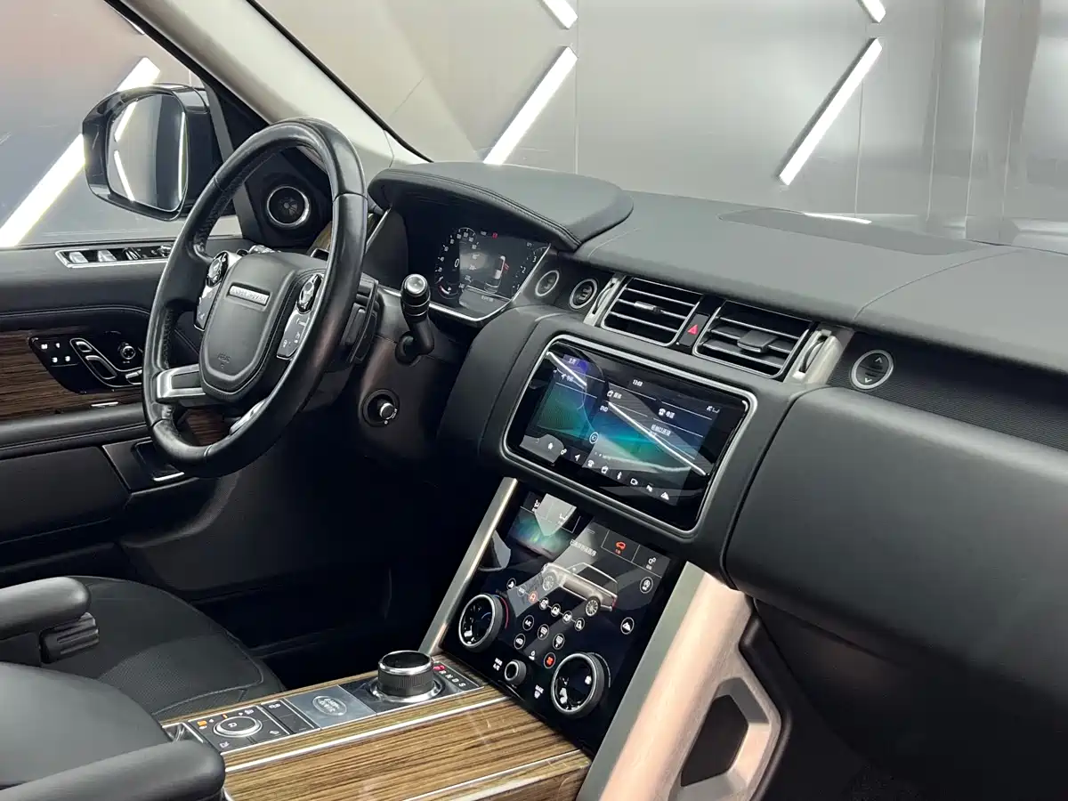 Land Rover Range Rover 2018 3.0 SC V6 Vogue Heritage Extended Edition фото 20