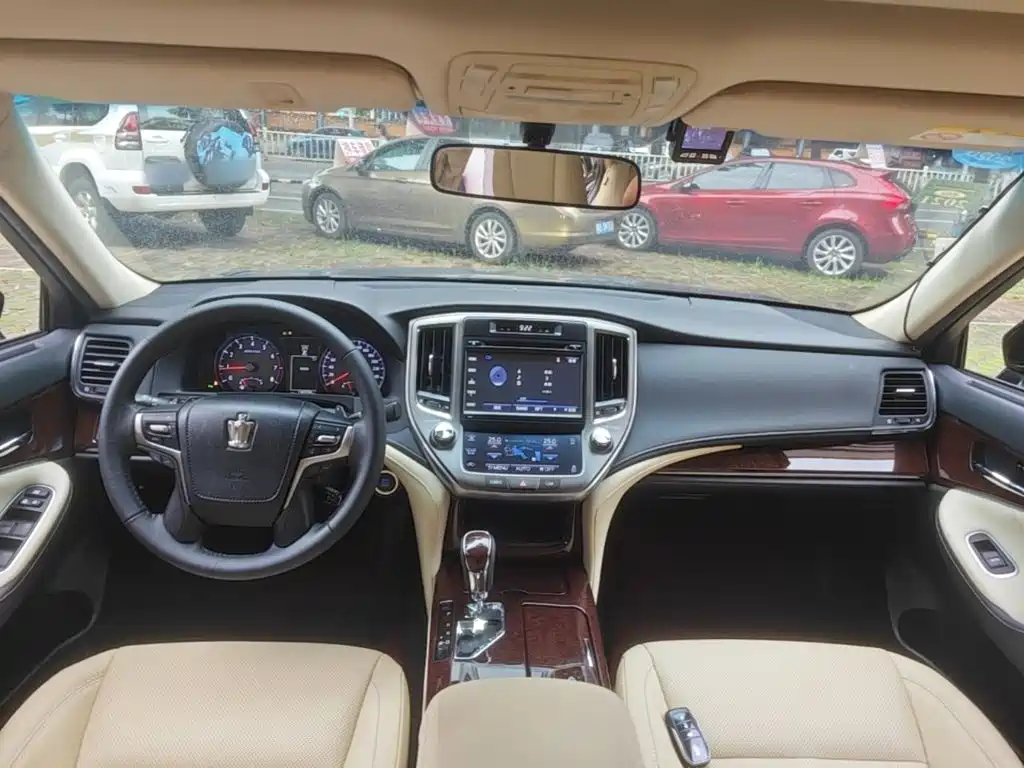 Toyota Crown 2019 2018 2.0T Fashion Edition