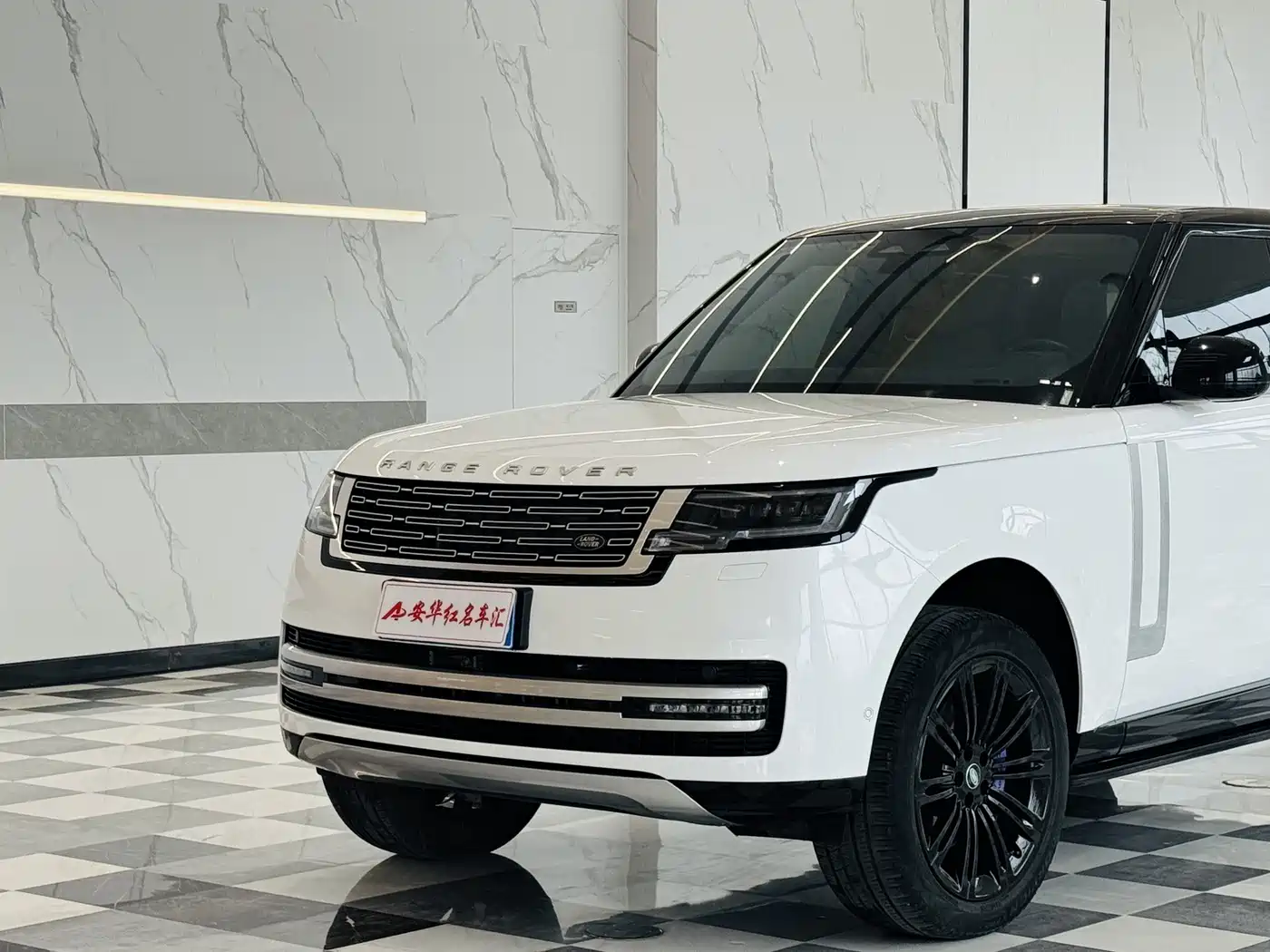 Land Rover Range Rover 2023 3.0 L6 400PS Genesis Extended Version фото 8